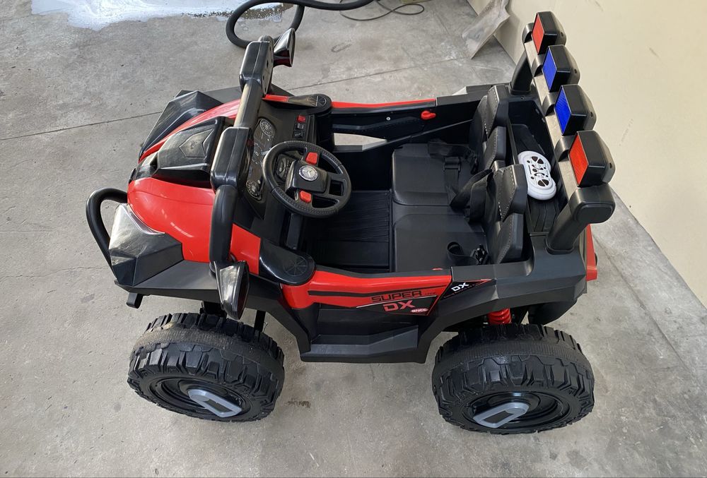 Детски акумолаторен джип