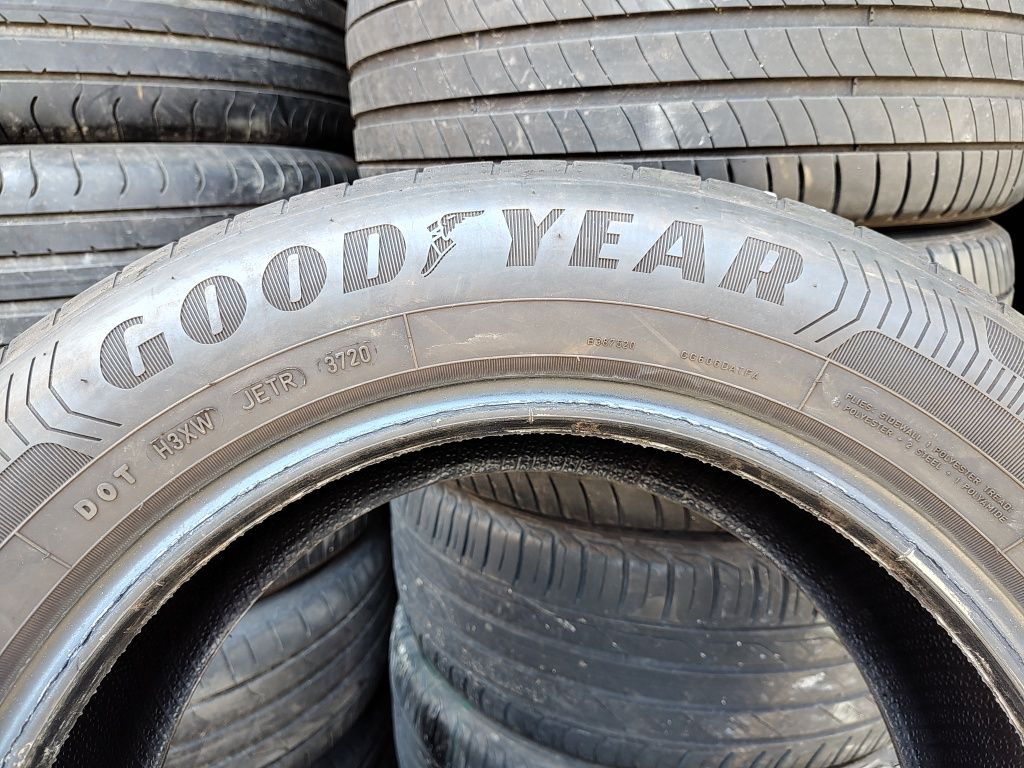 Продавам 2 летни гуми 205/60/16 Goodyear