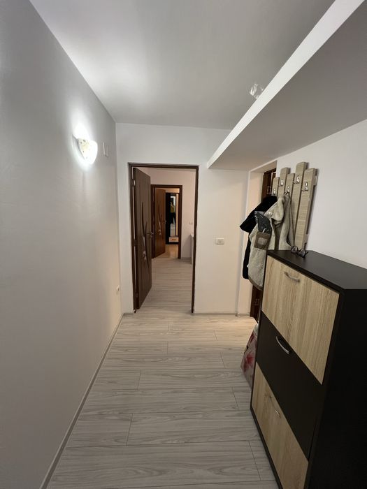 Inchiriez apartament cu 2 camerele zona Spitalului Judetean