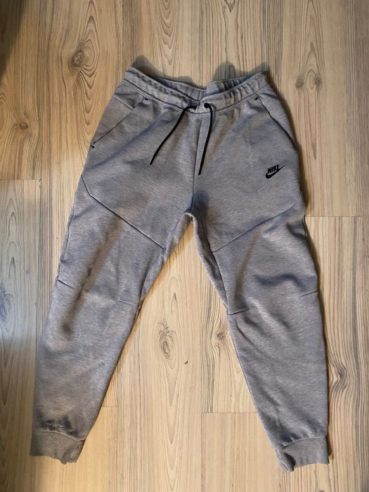 pantaloni nike tech