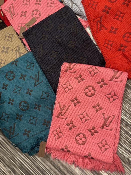 Fular-Esarfa LOUIS VUITTON colectia noua Poze reale100% Calitate super