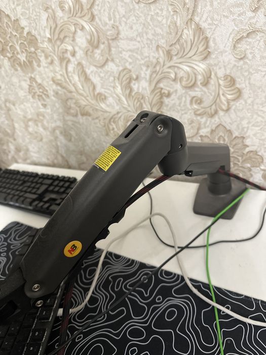 Монитор ARG 100гц вместе с кронштейном