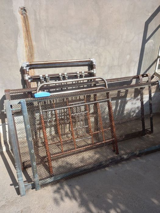 Кровать железный 
Почти как новая,есть не много ржавчины, вс