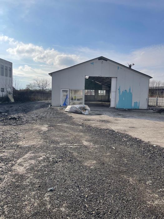 Inchiriez hală  pret 4€ mp