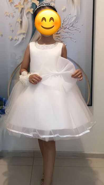 Продаю новые детские платья на утренники