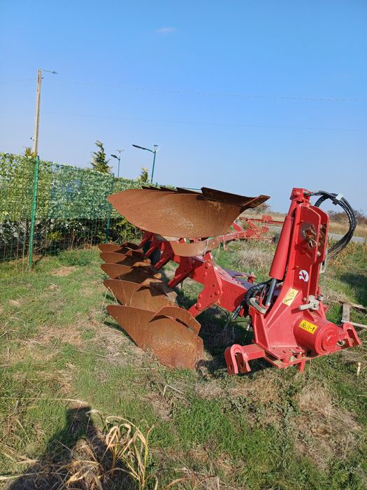 Plug Ovlac în stare impecabila, gata de brazdă