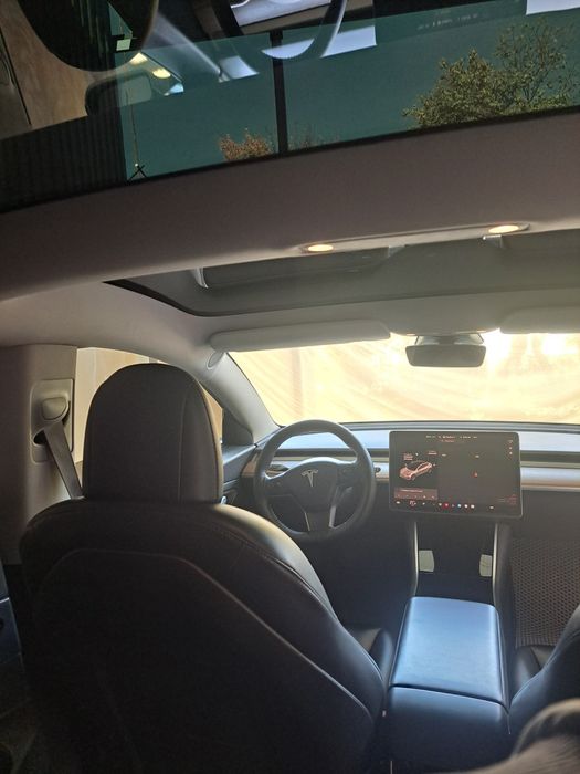 Tesla  model 3  srochna sotiladi