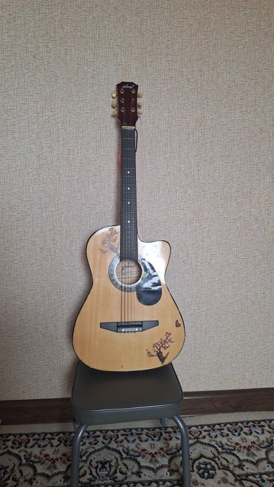 Продается гитара. 10000 тг.