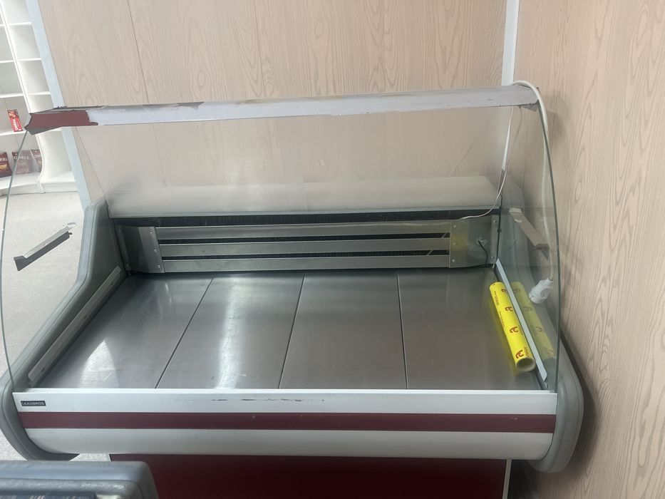 Продам холодильник витринный