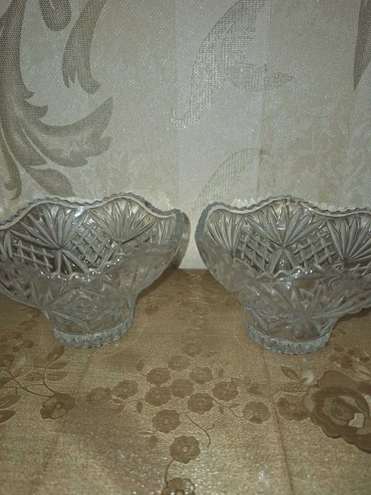 Вазочки хрустальные.