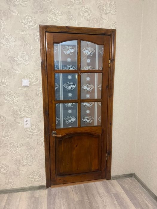 Продаю дверь деревянную
