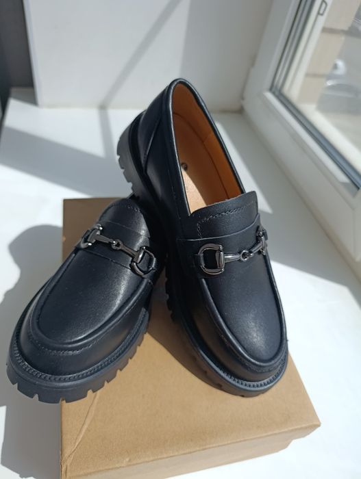 Продам лоферы женские