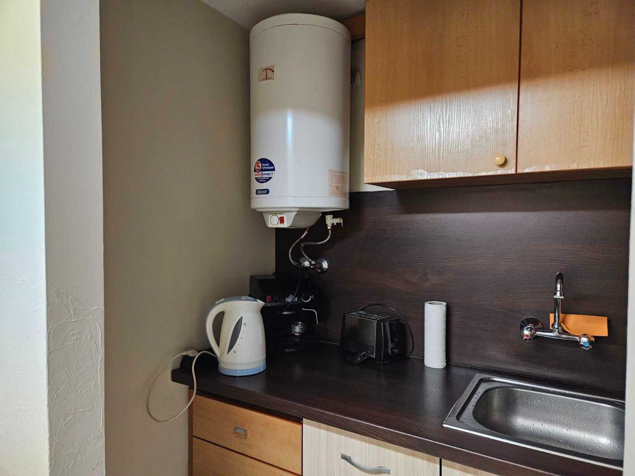Дава се под наем Едностаен апартамент в Варна, ЖП Гара - 40 кв.м за 382.5 € - Снимка #2