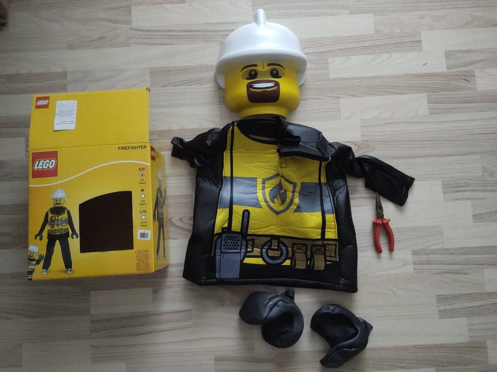 Costum pompier Lego: cască, mănuși și tunică
