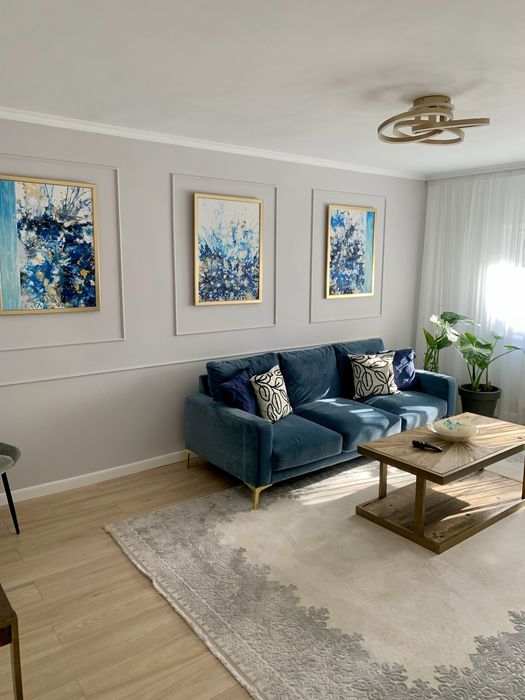 Vand apartament cu trei camere complet utilat si mobilat in zona obcin