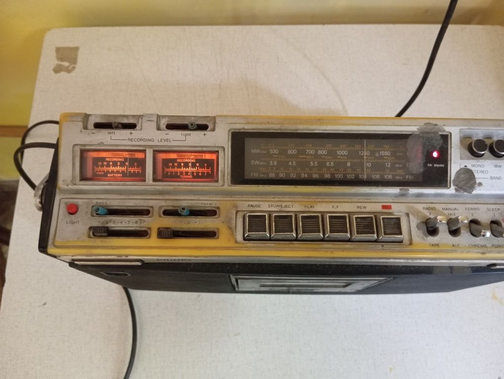 Vând radio casetofon Philips!