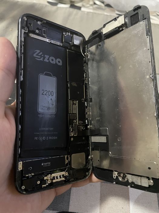 Iphone 7 yonmidi platada muomosi bor