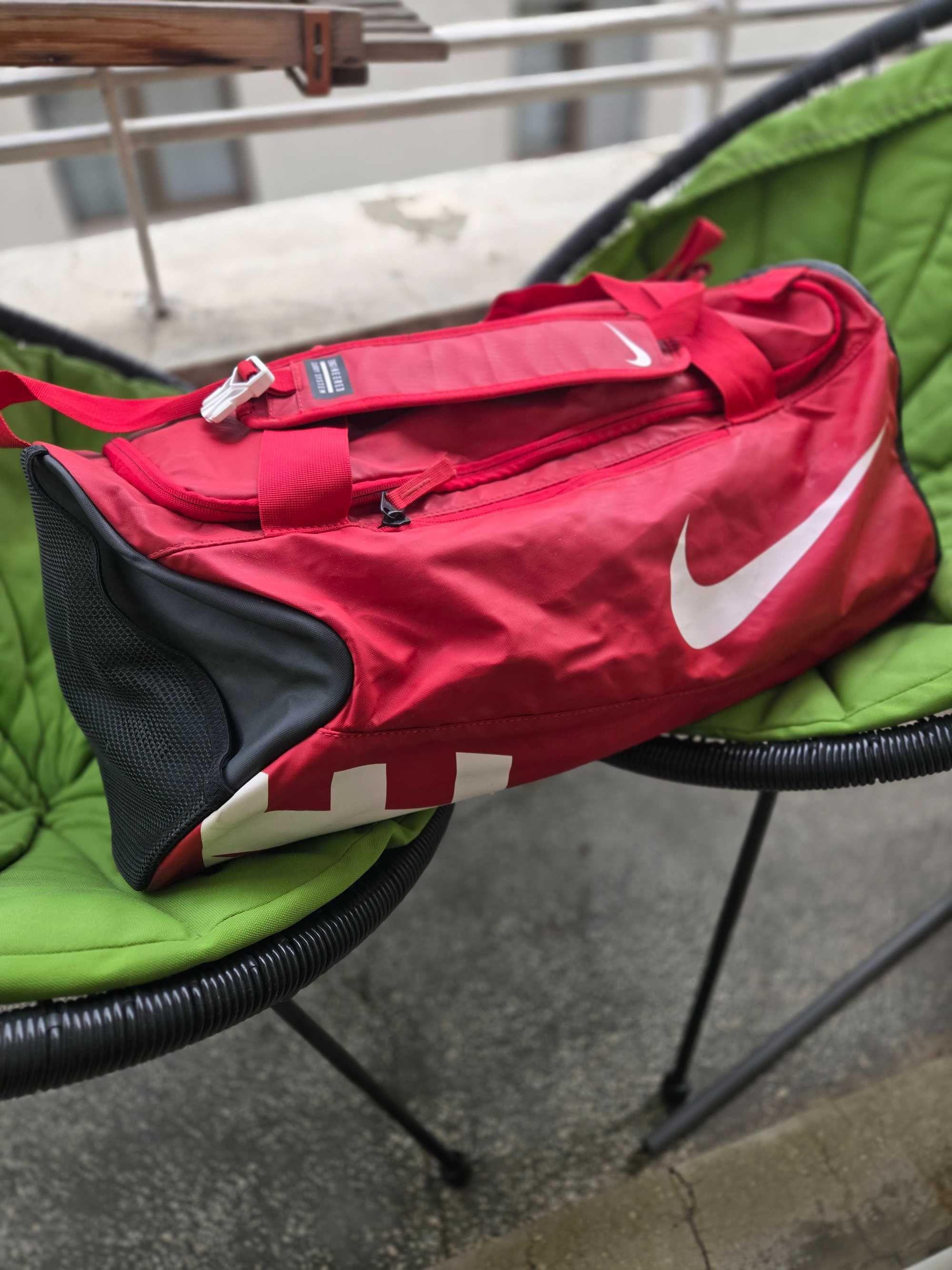 Geanta sala Nike rosie noua