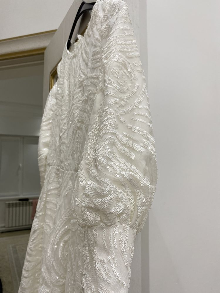 Платье белое раскошное
