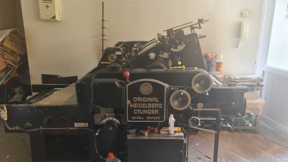 Dam în chirie spațiu comercial și tipografie