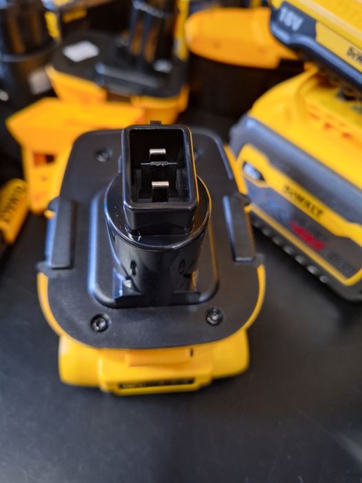 Адаптер Dewalt DCA1820