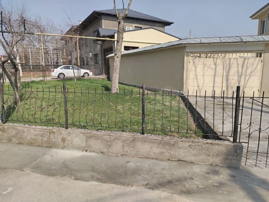 Продаётся 2-х этажный Участок в хорошом состоянии.