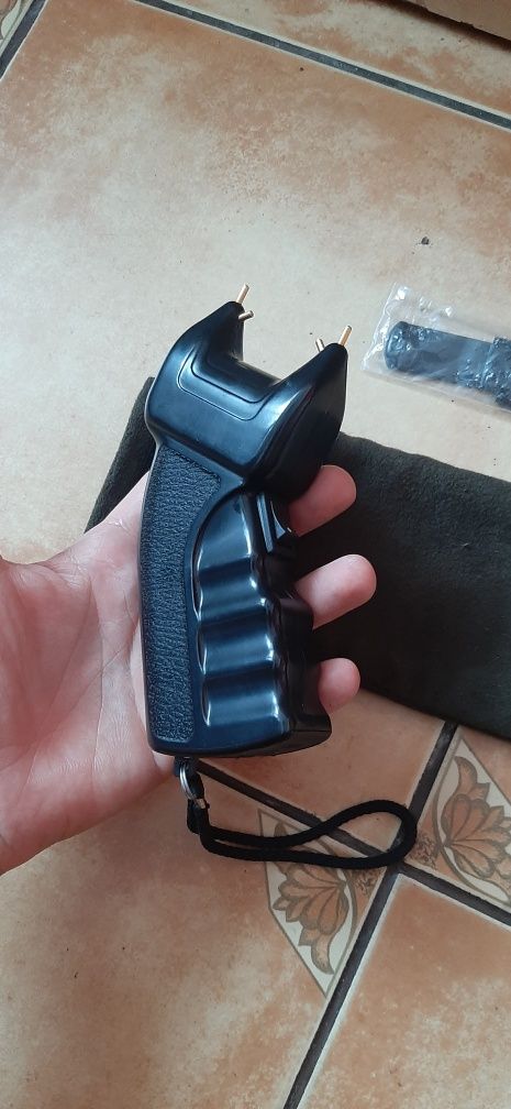 Electrosoc autoaparare profesional nou cu husa defence power baterie