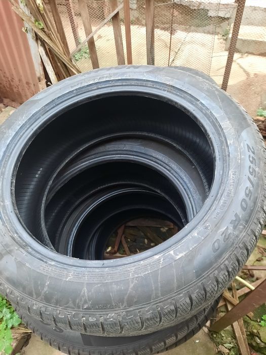 Vând cauciucuri Pirelli de Iarnă