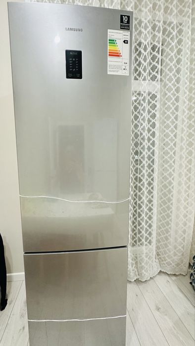 Холодильник Samsung