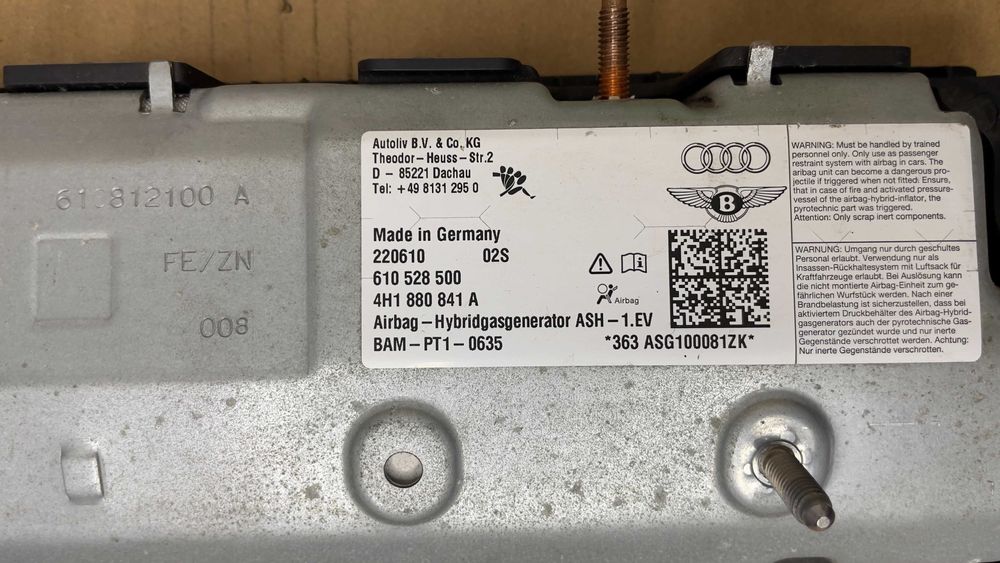 AIRBAG крака AUDI A8 S8 D4 4H1880841A