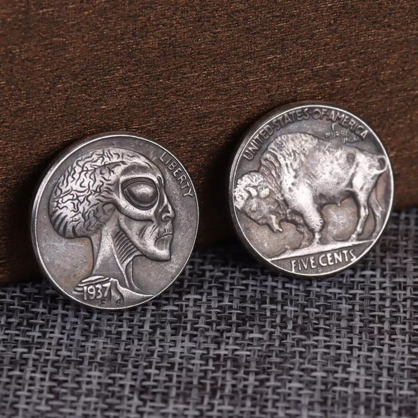 Монетата с извънземното - реплика