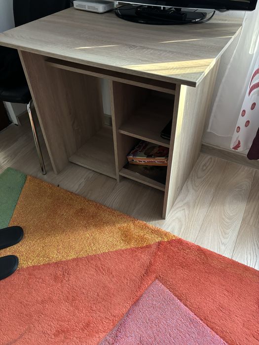 Vand birou in stare buna si microunde