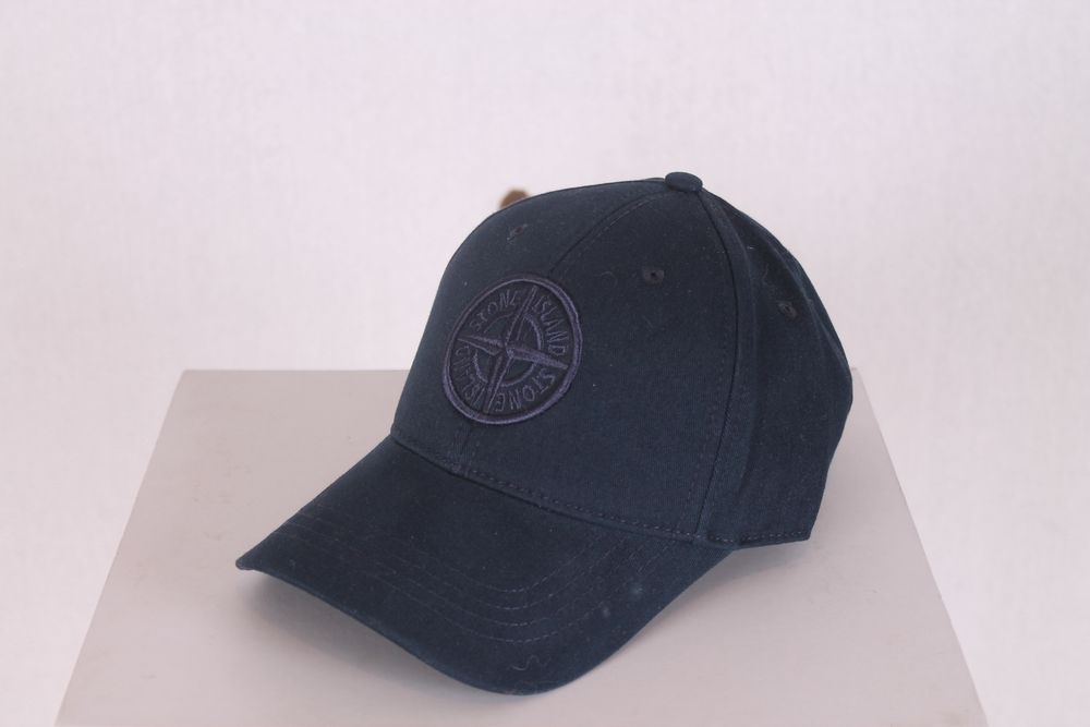 Мъжка шапка с козирка