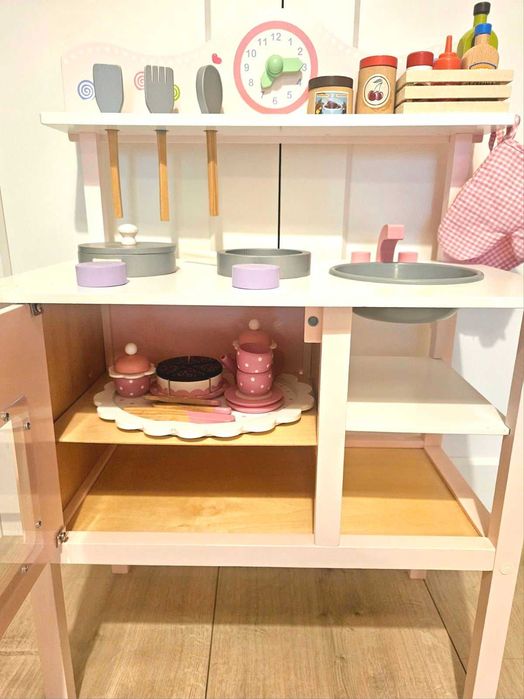 Детска кухня от дърво + много уреди и аксесоари