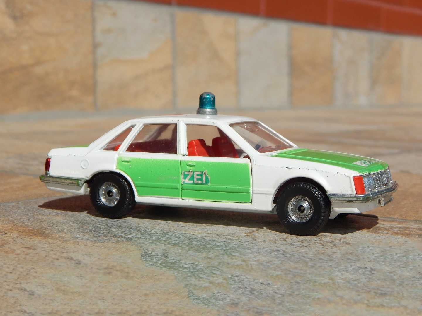 Macheta masina politie Opel Senator A Corgi fab Marea Britanie sc 1:36