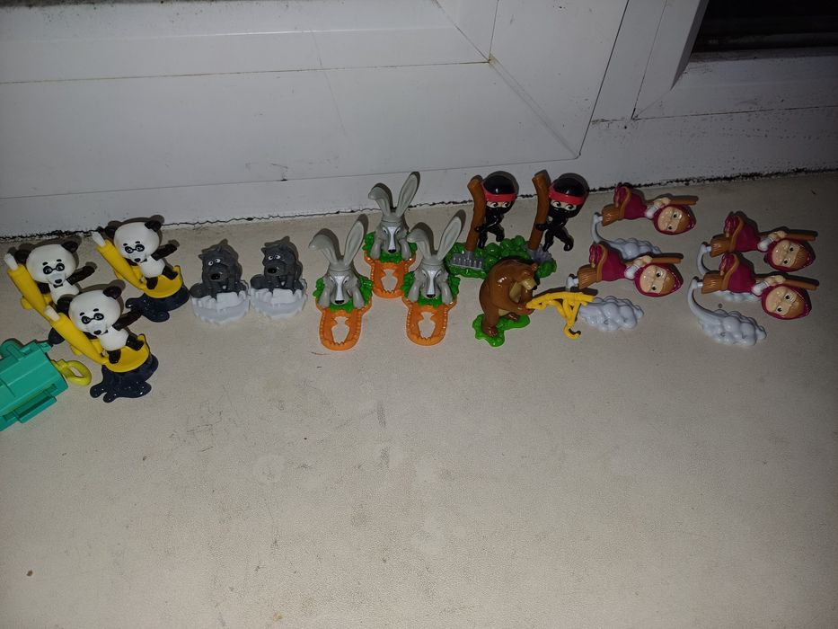 Киндер игрушки "Маша и Медведь"