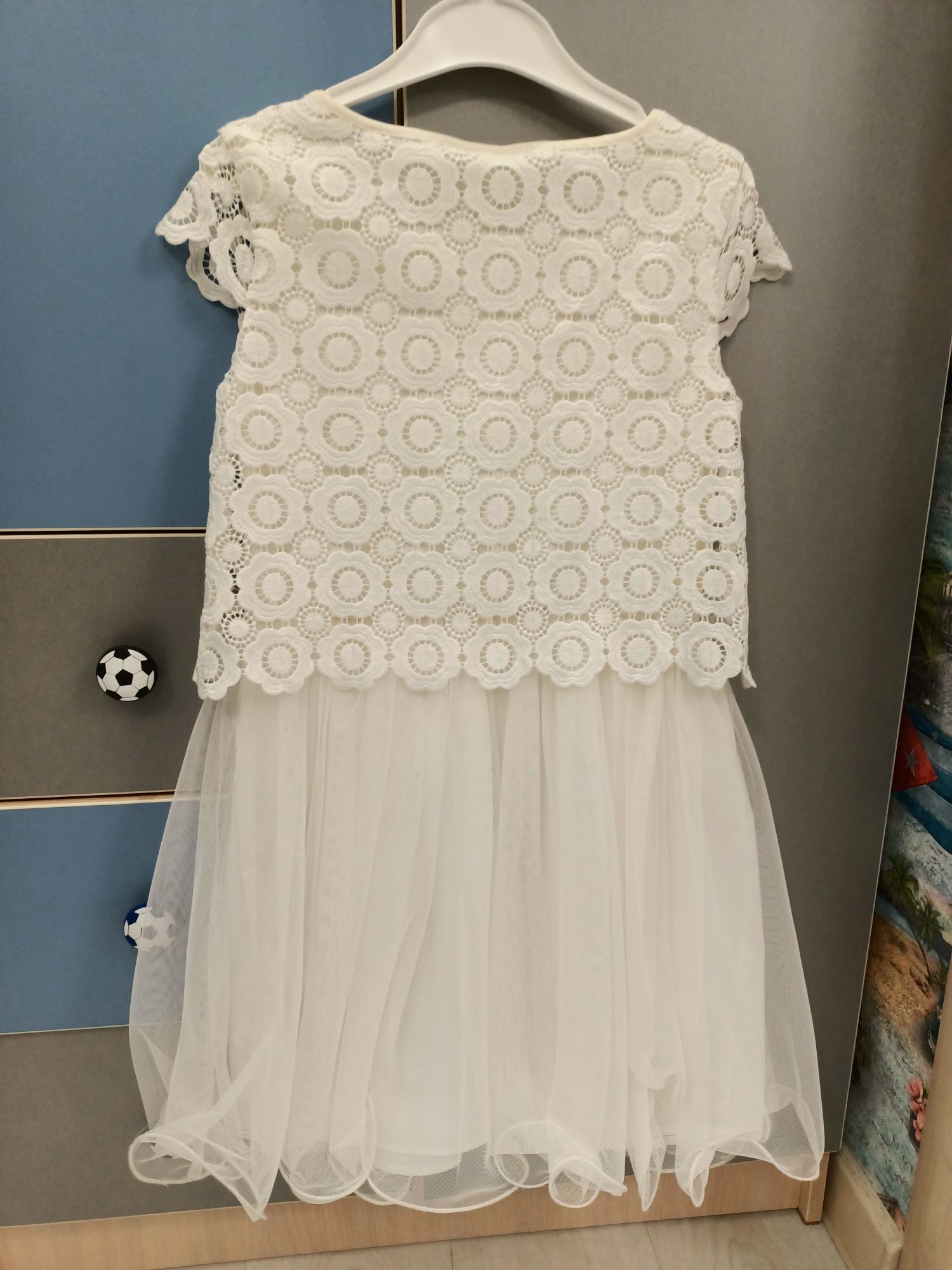 Нарядное белое платье для девочек.