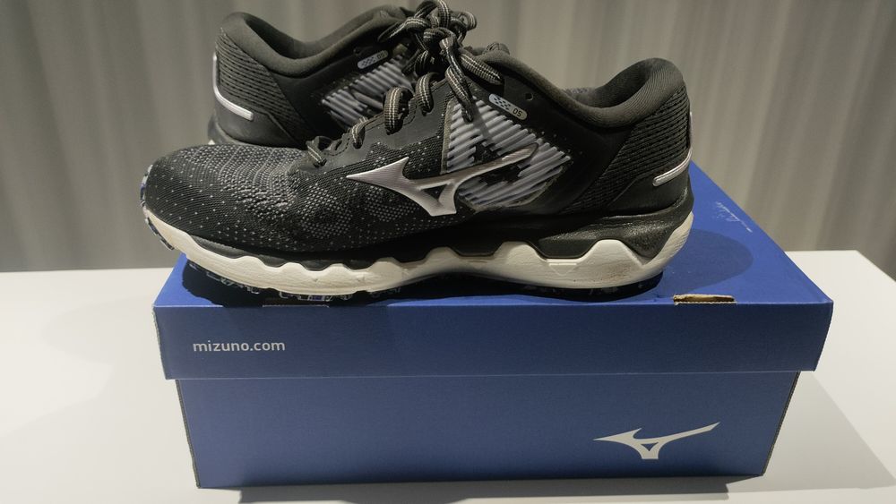 Adidasi de alergare Mizuno wave Horizon 5