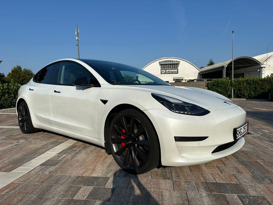 Tesla model 3 Performance Range 520 km 4x4  513 cp
