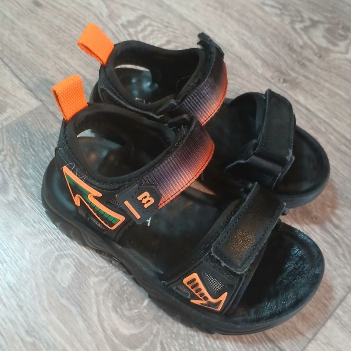 Продам сандалии на мальчика