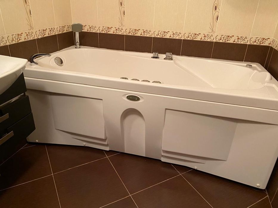 Гидромассажная ванна (джакузи)
