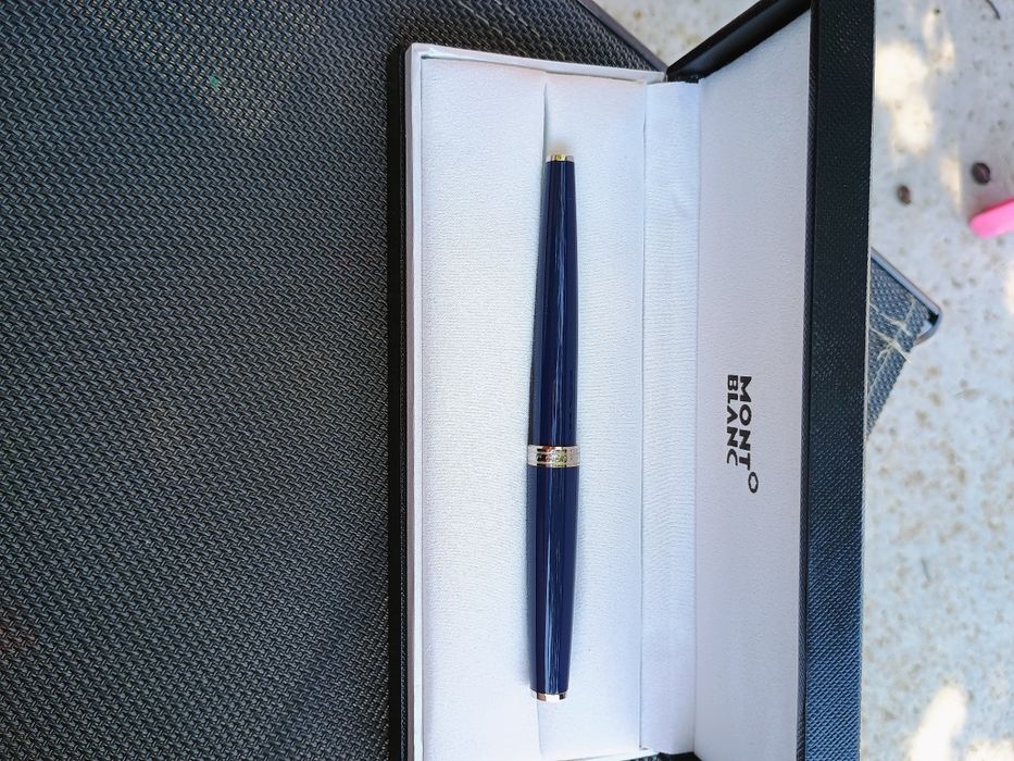 Montblanc Meisterstuck Ultra Black Classique Fountain Pen matte 14K F