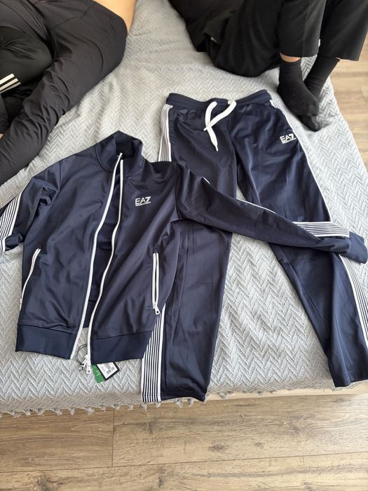 Продам спортивный костюм EA7