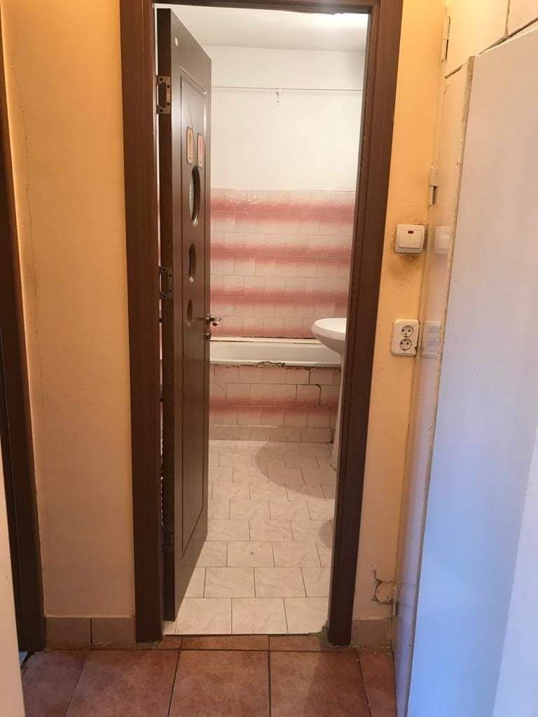 Apartament decomandat cu 3 camere, Strada Spaniei.