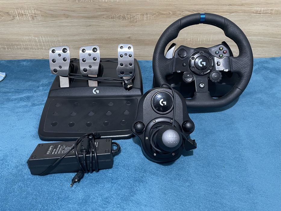 Volan Logitech G923 cu pedale și schimbător