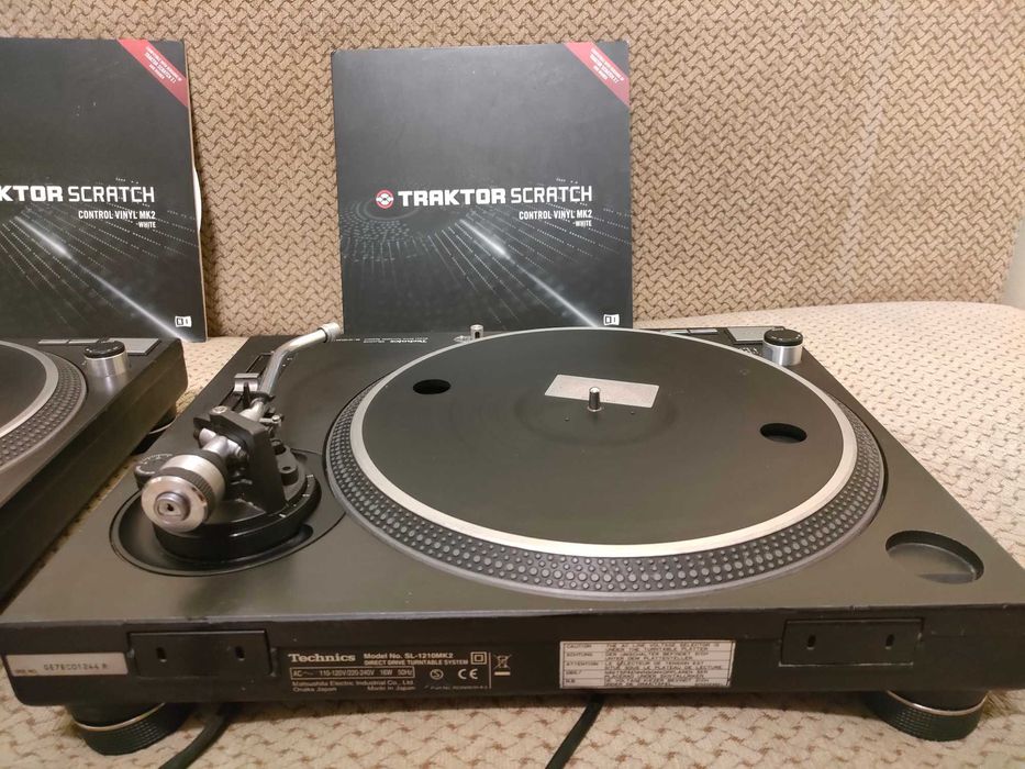 Instrumente redare vinyl,platane turntables Technics sl 1200 mk3