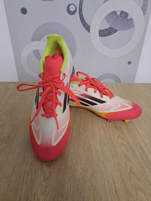 Vând urgent ghete de fotbal Adidas
