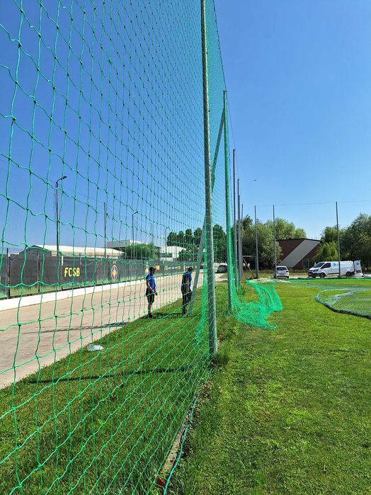 Plasa protectie terenuri de fotbal si handbal (sport)