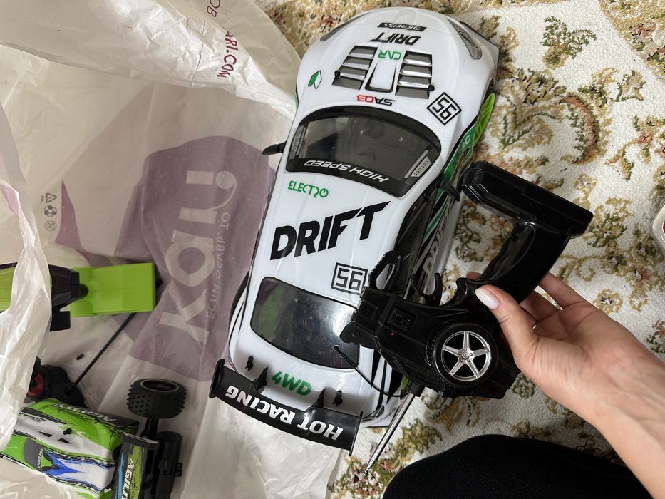 Машинка на батарейках