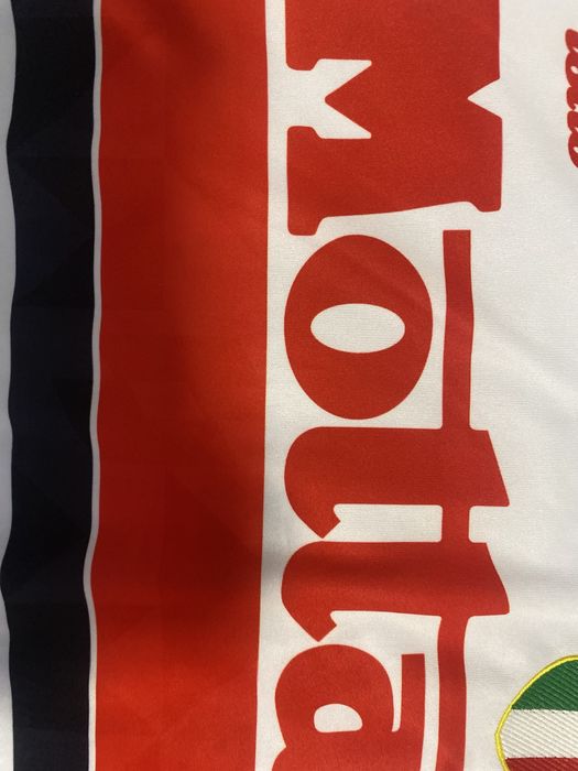 Vand tricou Maldini retro cu eticheta.Tricoul este in stare excelenta.